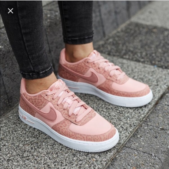 NWT Nike Air Force 1 LV8(GS) Coral Stardust Pink W NWT Nike Air Force 1 LV8(GS) Coral Stardust Pink W